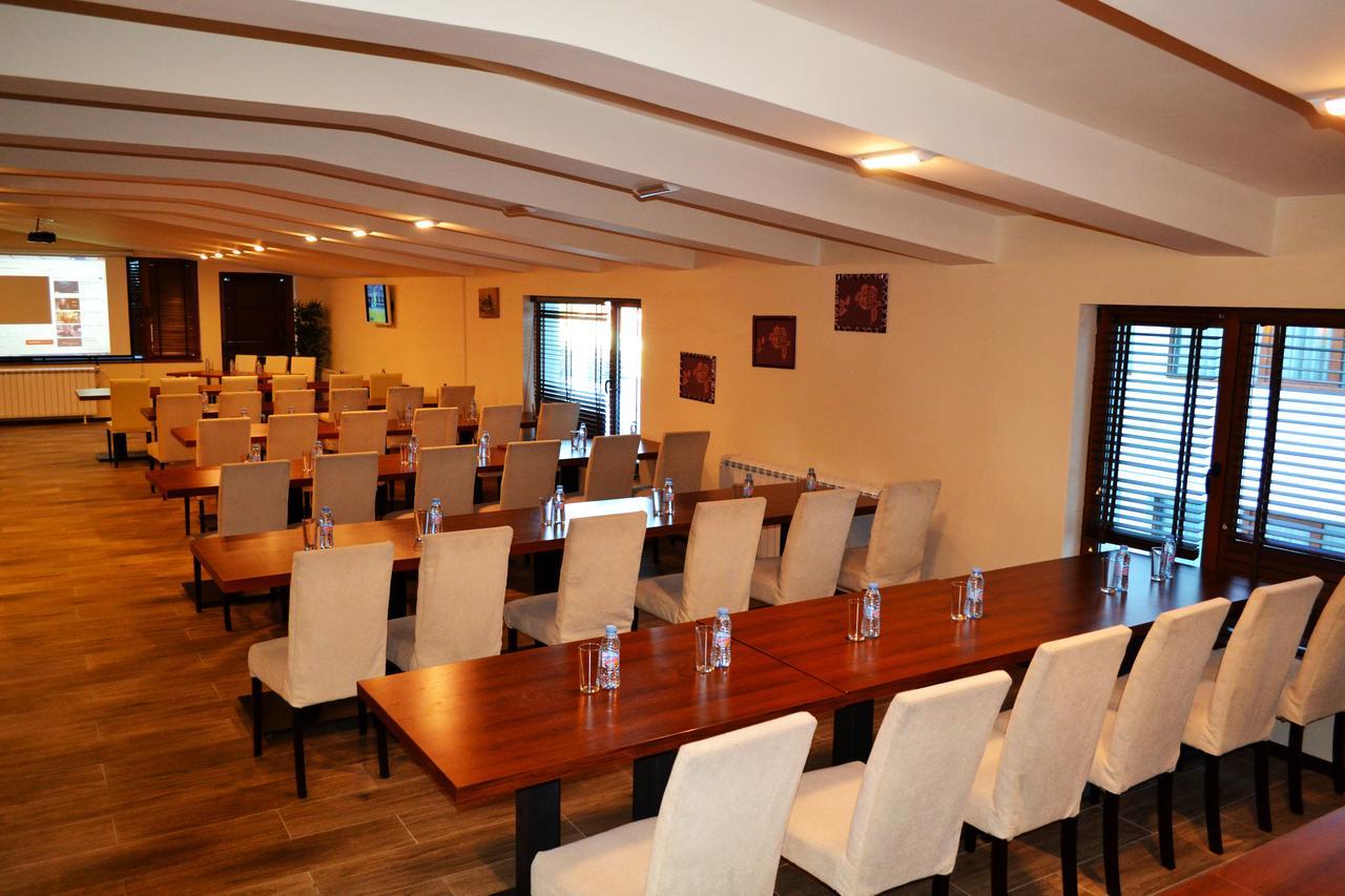Forest Nook Aparthotel Pamporovo Exterior photo